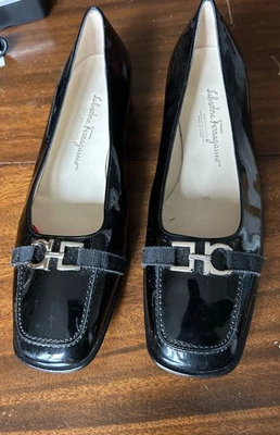 Salvatore Ferragamo 9C NWOB Letizia black patent leather 1-1/4 inch heel - Image 1 of 4