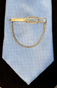 Vintage Krawattennadel Clip mit Kette Stratton englisch goldfarben verpackt 60er Retro - Bild 1 von 9