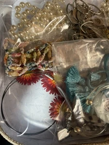 LOT OF 22 Mixed Costume Jewelry Earrings Necklaces Brooch Rings Bracelets CC7 - Picture 1 of 12