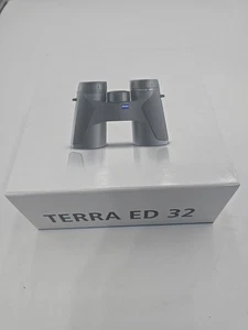 ZEISS Terra ED 32 (10 x 32 mm) Fernglas - Grau Neu Versiegelt im Karton  - Bild 1 von 9