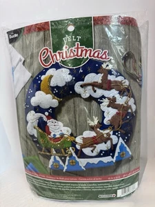 Bucilla OVER THE ROOFTOP Felt Christmas Wreath Kit 86736 New 2016 Complete 15x15 - Picture 1 of 7