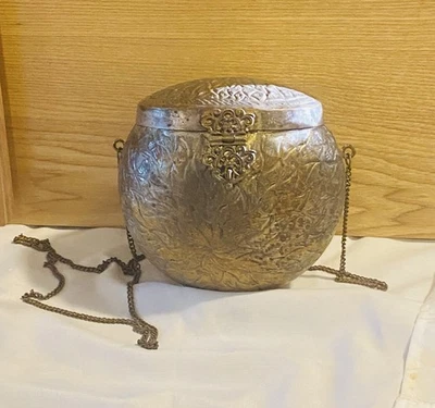 Wonderful Brass Clam Shell Pillow lined Purple Velvet Purse(W/some Patina)5X6.25 - Image 1 of 4