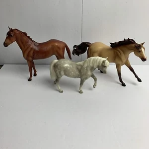 BREYER SADDLE CLUB & CLASSIC QUARTER HORSE & DAPPLE GREY HORSE LOT OF 3 U.S.A. - Picture 1 of 10
