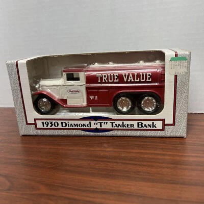 ERTL 1930 Diamond T Tanker Truck TRUE VALUE Model Toy Die Cast 9513 Bank 1/34 - Image 1 of 4