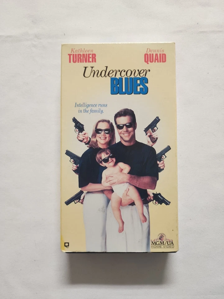 UNDERCOVER BLUES Dennis Quaid VHS Tape, COMPLETE/TESTED SEE PHOTOS (VHS51) Foto 1 de 4