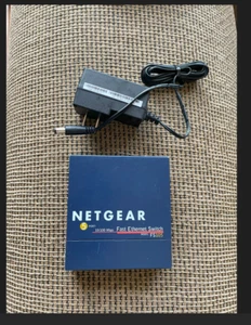 NETGEAR FS105V2 5 Port 10/100 Fast Ethernet Unmanaged Switch W/ Adapter - Picture 1 of 3