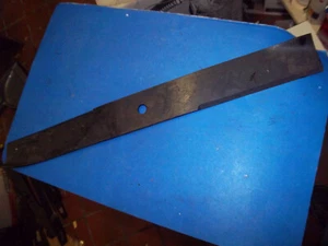 NEW Genuine Toro Lawn Boy 72-7740-03 R H Blade OEM W4T - Picture 1 of 1