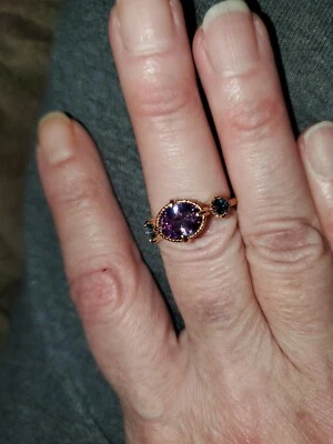 Talla 7. Nuevo con etiquetas. Anillo oro amatista y zafiro. Foto 1 de 4