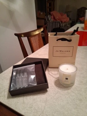 Pequeña vela perfumada Jo Malone London y 3 perfumes de viaje nueva Foto 1 de 4