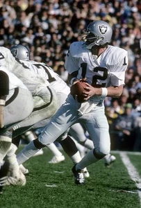 Quarterback Ken Stabler Oakland Raiders drops back to pass v the M- Old Photo 3 - Picture 1 of 1