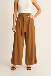 Titel: S Wide Leg High Waist Camel Hose Minimalistisch Plissee Gürtel Boho Chic - Bild 1 von 10
