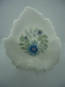 Wedgwood Clementine Leaf Trinket Dish Bone China 1st Quality Vintage British - Picture 1 of 6