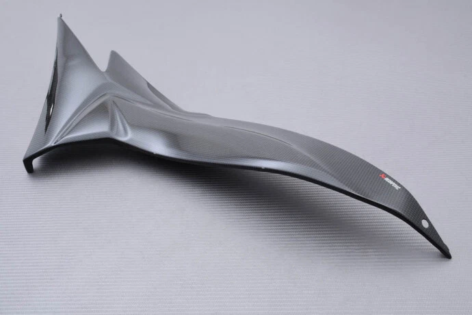 Углеродная правая крышка бака AKRAPOVIC SUZUKI GSXR 1000 2009-2016 01-04-09-0016 - Изображение 1 из 2