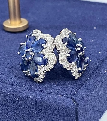 Pendientes de flor de zafiro de oro blanco de 14K Foto 1 de 4