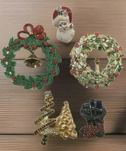 5 Vintage Weihnachtsmotiv Pins Strass/Emaille, Größenvielfalt, gebraucht - Bild 1 von 7