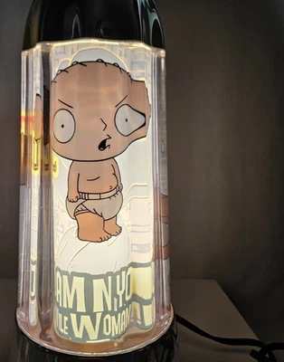 Lámpara giratoria Stewie Go To Hell de luz y sonido Tanaka Family Guy de colección Foto 1 de 4