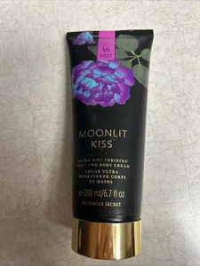 Victoria's Secret Moonlit Kiss Ultra feuchtigkeitsspendende Hand- und Körpercreme 6,7 fl. Oz. - Bild 1 von 3