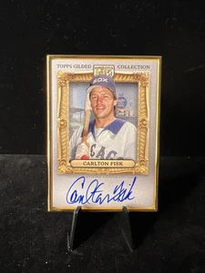 2024 Topps Gilded Collection Gold Framed Hall of Famer Carlton Fisk Auto /99 - Bild 1 von 2