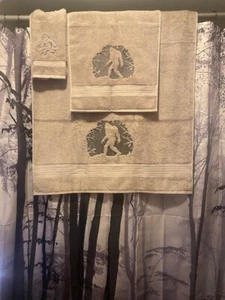 BIG FOOT 3-teiliges Badetuch-Set Plüsch dick & 1 handgefertigte Sasquatch Seife - Bild 1 von 5