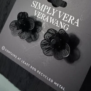 VERA WANG Gothic Black Flower/Black Crystal Stud Earrings**NEW! - Picture 1 of 3