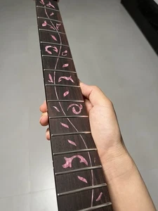 Testata nera 24 tasti manico chitarra palissandro rosa albero della vita stile Ibanez - Foto 1 di 9