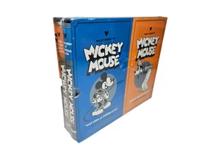 Walt Disney's Mickey Mouse Vol 3 & 4 Gary Groth Floyd Gottfredson 2012 Hardcover - Foto 1 di 11