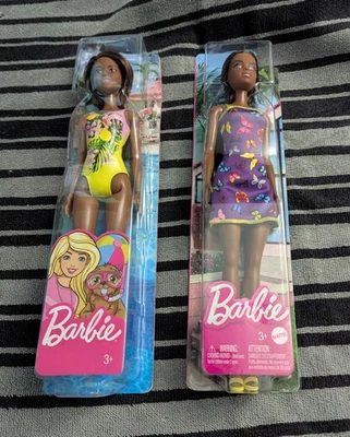 Barbie Muñeca Afroamericana Lote Traje de Baño Playa y Vestido Estampado Mariposa Foto 1 de 3