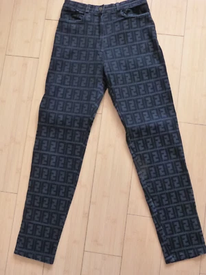Pantalones de mezclilla Fendi Vintage Roma Gilmar monograma algodón talla pequeña Foto 1 de 4