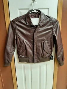 Chaqueta bomber vintage de cuero granate solo para miembros talla 44 - Imagen 1 de 5