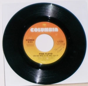 Pink Floyd - Another Brick In the Wall (Part II) / One of My Turns - 45 Record - Picture 1 of 2
