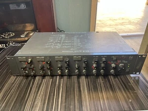 TOA D-4, 4 Channel Electronic Music Mixer Preamplifier Equalizer, Vintage Rack - Picture 1 of 9
