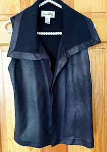 Joseph Ribkoff Damen Kunstleder Weste Gr. 4 gerippt vorne offen leicht Motorrad - Bild 1 von 6