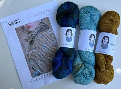 Nuevo Juego de chales BRIOCHE TILES A Chick that Knitz lana merino dedos x 3 Foto 1 de 2