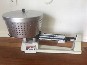 Ohaus 700/800 Series Triple Beam with Animal Basket Balance 2610g/5lb,2oz Capac. - Picture 1 of 12