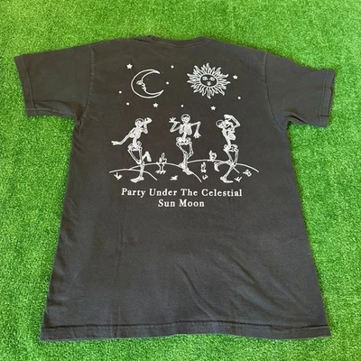 Camiseta Gráfica Call Your Mother “Party Under the Celestial Sun Moon” – Talla M Foto 1 de 4