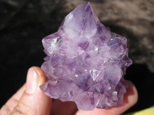 Schöner lila AMETHYST Cluster mit Cacoxenit, 2 1/2 x 2 x 2" 5,4 Unzen - Bild 1 von 6