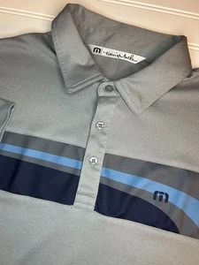 Polo de golf Travis Mathew para hombre M gris a rayas en el pecho botón manga corta - Imagen 1 de 6