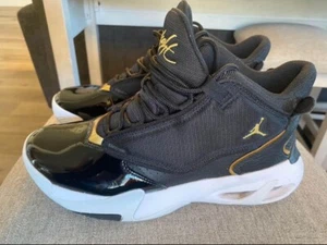 Size 8 - Jordan Max Aura 4 Black Metallic Gold - Picture 1 of 8