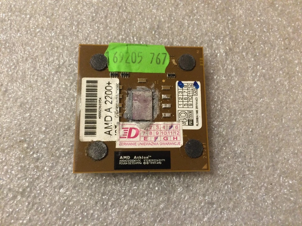 Processore AMD Athlon XP 2200+ AXDA2200DKV3C 1.80GHz 266MHz L2-256KB Socket A - Immagine 1 di 1