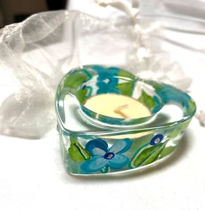 handbemalter Kerzenhalter Herz aus Glas mit Windlicht und blauen Blumen - Bild 1 von 5