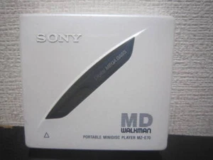 Sony MD Walkman MZ-E70 Minidisc Player White w/ gum battery & charger - Picture 1 of 5