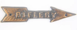 Vintage Kupfer Pfeilorden Gewehr BSA Plakette Pfadfinder Schießabzeichen Pin - Bild 1 von 3