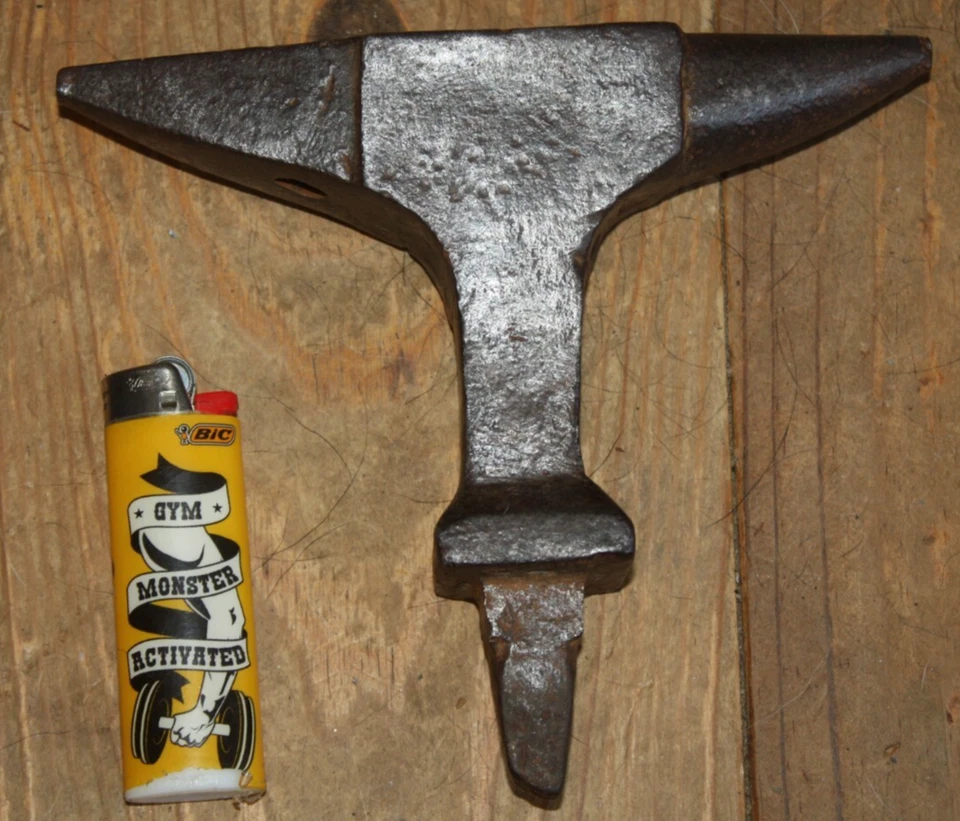 Ancienne petite enclume de bijoutier forgeron - Photo 1/4