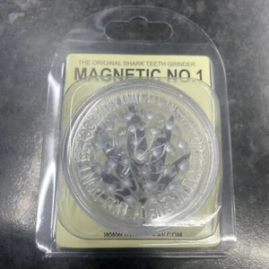 GRASSLEAF Magnetic No.1 Plastic 3 Part Herb Tobacco Grinder Storage Shark Teeth - Picture 1 of 1