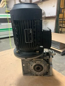 AEG IEC 60034 Motor WITH GEARBOX W 63 U P90B5 - Picture 1 of 12