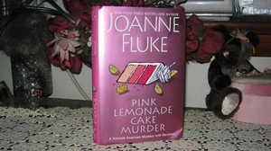 Pink Lemonade Cake Murder by Joanne Fluke Hardcover 2023 M-814 - Bild 1 von 5
