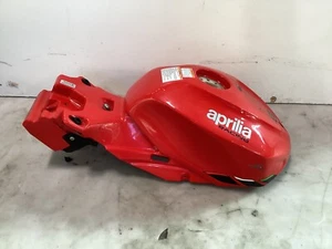 2023 21-24 APRILIA TUONO V4 1100 GAS FUEL TANK PETROL RED OEM CLEAN - Picture 1 of 8