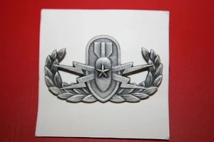 EE. UU. EMISIÓN ACTUAL AFGANA ACU EOD BOMBA ELIMINACIÓN INSIGNIA DE CALIFICACIÓN METAL - Imagen 1 de 2