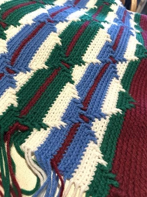 Cobertor afegão vintage feito à mão multicolorido retrô crochê franja 72,5” x 65” - Imagem 1 de 4