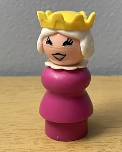 Vintage Fisher Price Play Castle Little People Queen Magenta Plastic - Picture 1 of 11